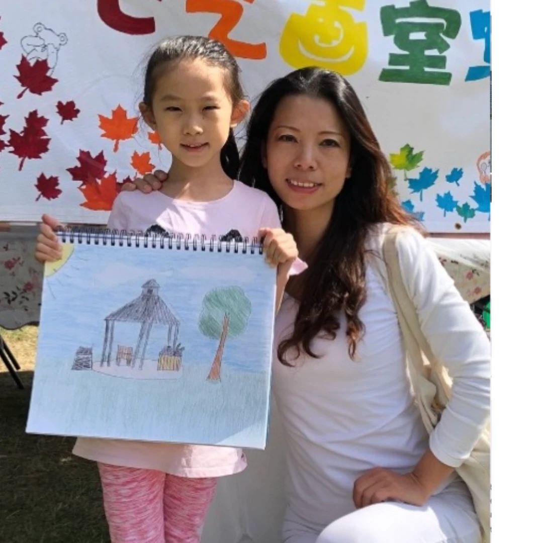 XinYi with a student