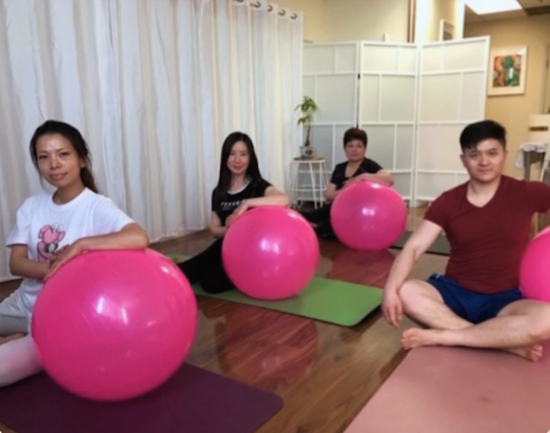 XinYi Class yoga community practicing together
